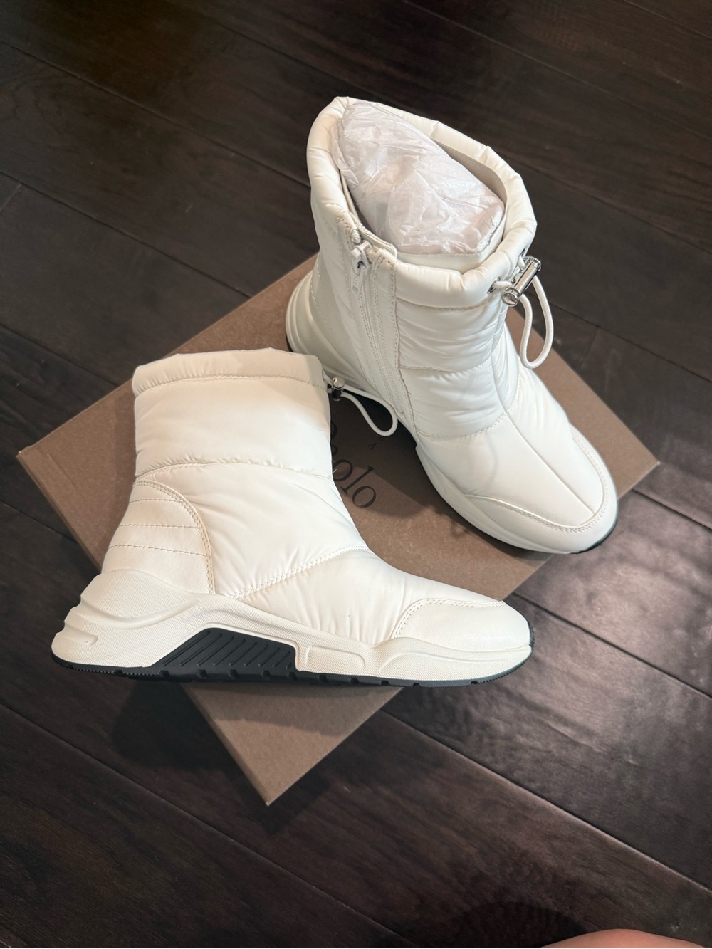 Línea Paolo White Quilted Winter Ankle Boots
